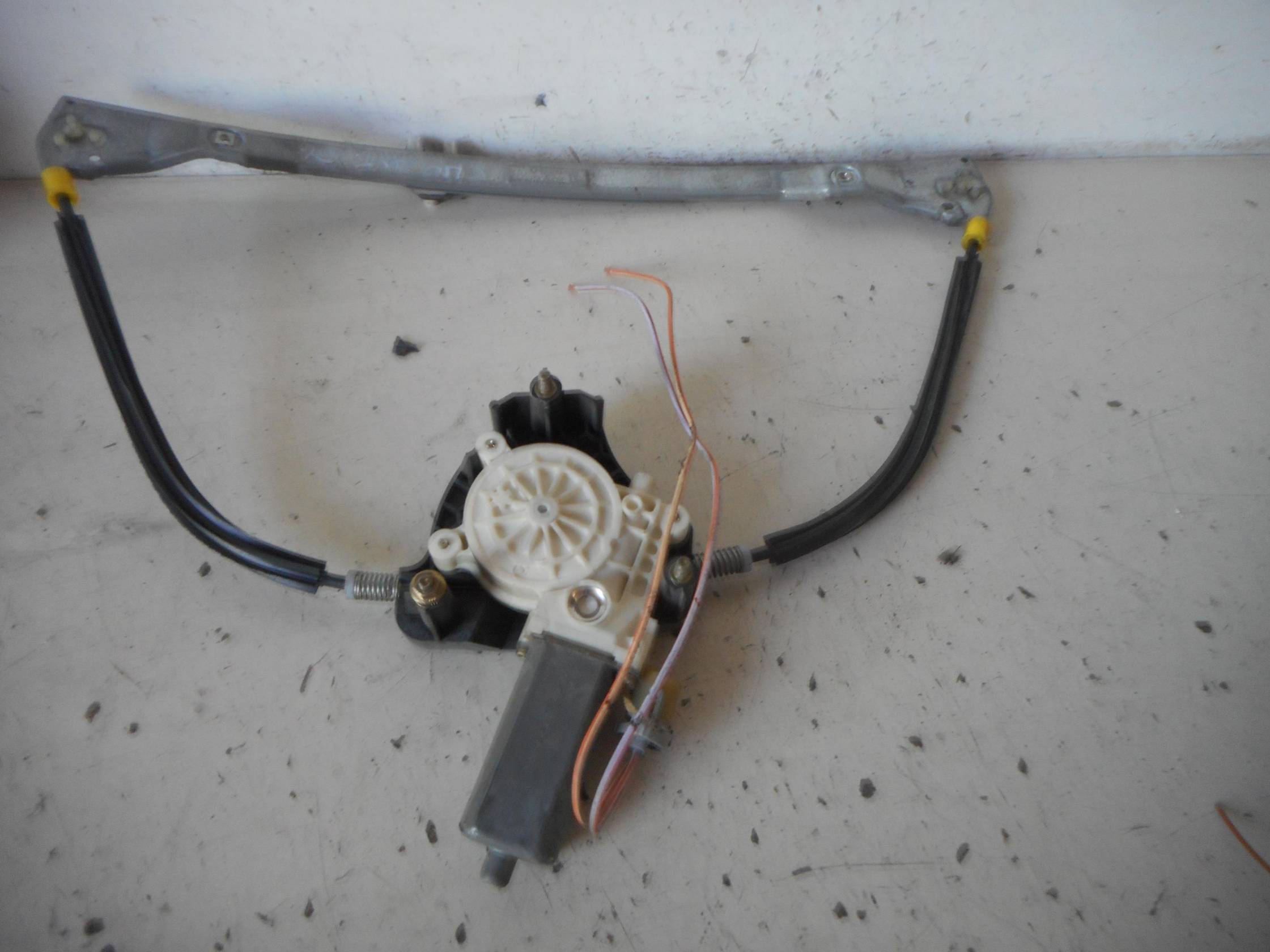 Alzacristallo elettr. porta ant. con motorino dx.